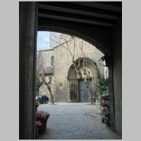 Entrance, photo by William Newton on catholicbarcelona.blogspot.com.jpg